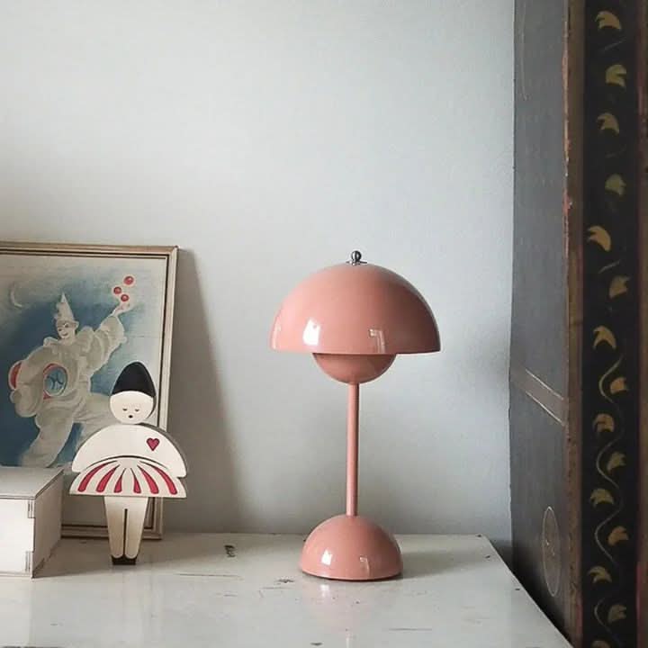Moderne LED bordlampe, trådløs og dæmpbar 