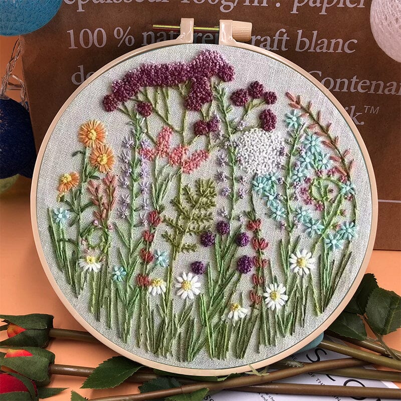 Sæt til broderi med blomster til kreative hobbyer 
