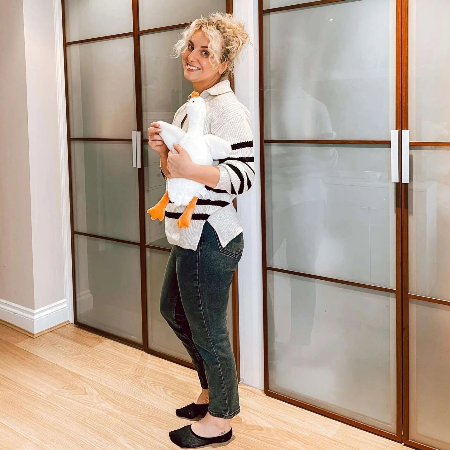 Gönnen Sie sich einen Moment der Zärtlichkeit mit diesem riesigen Kissen-Plüschspielzeug in Form einer Gans 