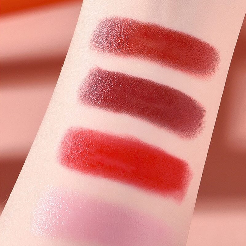 Ματ κραγιόν σε κομψό τσαντάκι 