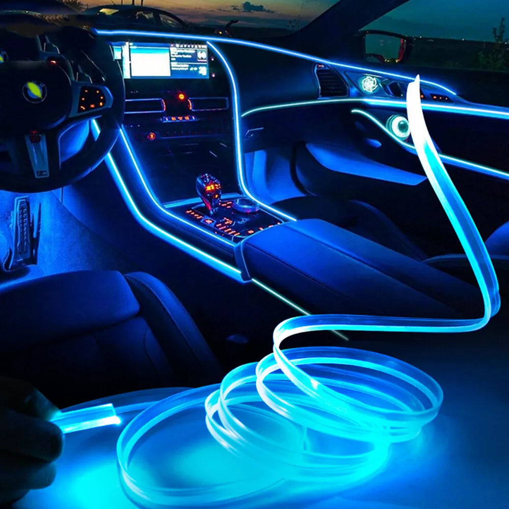 Illuminazione LED per un interno auto alla moda 